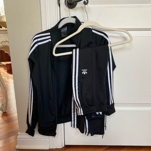 Cute bundle with jacket and joggers! Jacket:S joggers: S